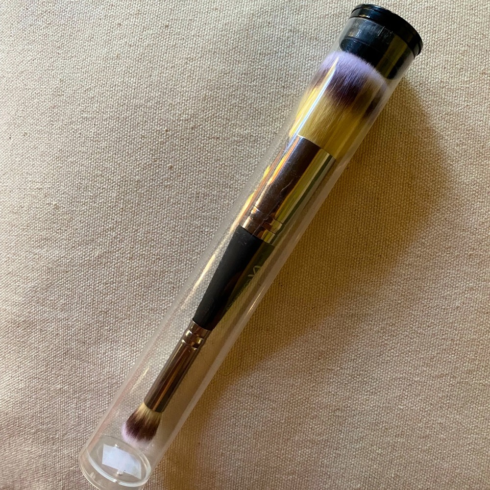 IT Cosmetics Heavenly Luxe Foundation and Concealer Brush